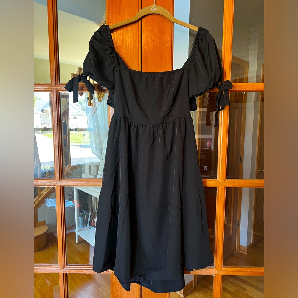 NWT Medium Women’s black dress